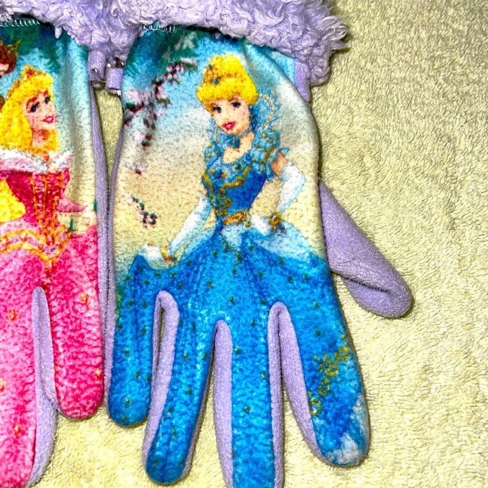 ✨3 FOR $18✨ MIX & MATCH…”THE DISNEY STORE” PRINCESS GLOVES, GIRLS SIZE XSC